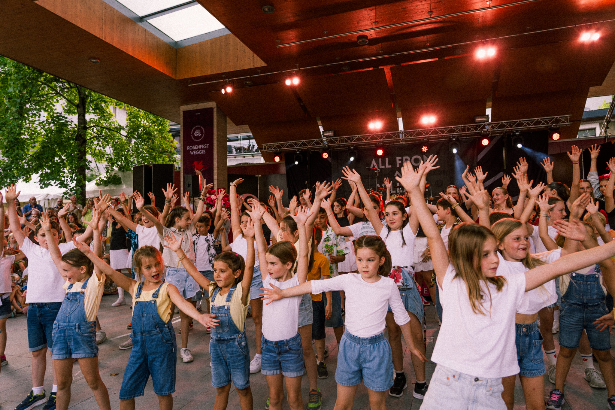 Dance Kids am Rosenfest